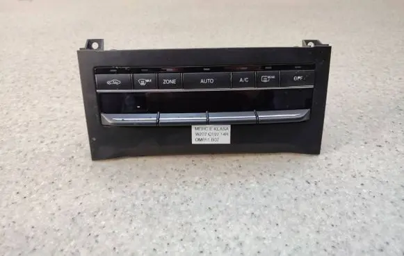 Mercedes-Benz E A207 Climate control unit A2129004525
