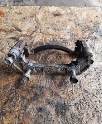 KIA Sorento Front Brake Caliper Pad/Carrier 