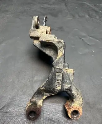 Toyota Hilux (AN120, AN130) Engine mounting bracket 95N