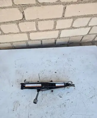 Toyota Prius (XW50) Lift Jack