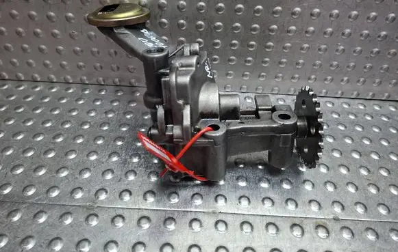Renault Scenic II - Grand scenic II Oil pump S27649900 8200400644
