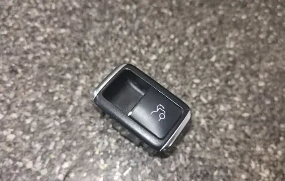 Mercedes-Benz E W212 Tailgate/boot open switch button A2129056300