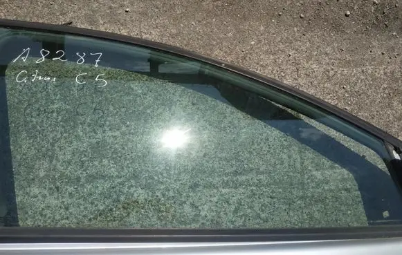 Citroen C5 Front door window glass four-door