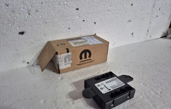 Dodge Grand Caravan Sliding door control unit/module 5026861AE RL026861AE