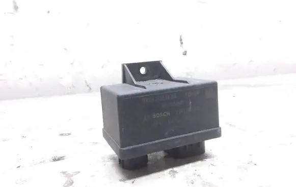 Jaguar XF X260 Glow plug pre-heat relay 0281003048 9665940680