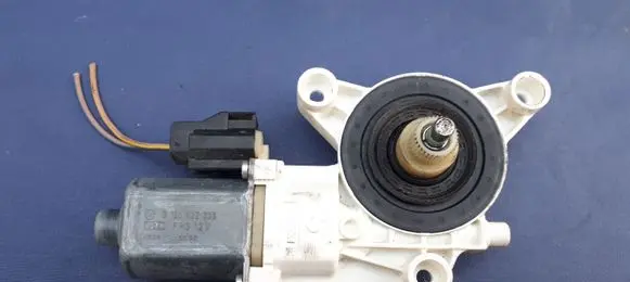 Chrysler Town & Country V Rear door window regulator motor 0130822335