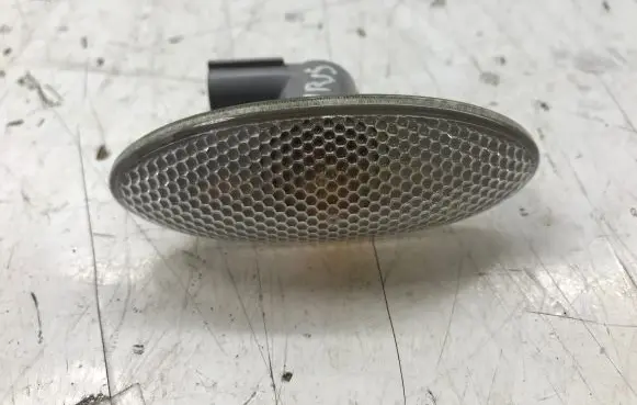 Front fender indicator light