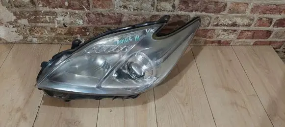 Toyota Prius (XW30) Headlight/headlamp