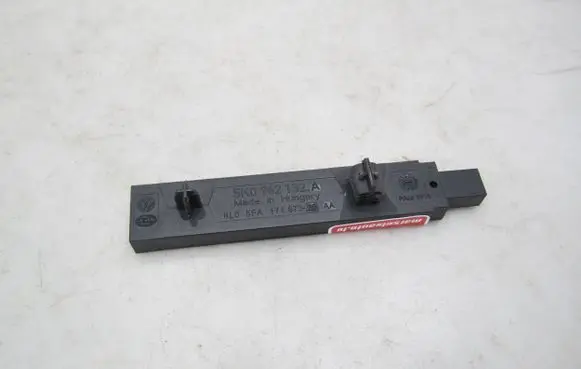 Volkswagen Tiguan Keyless system antenna 5K0962132A 17167320