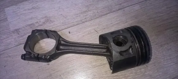 Volkswagen PASSAT B5 Piston with connecting rod 074b bhs