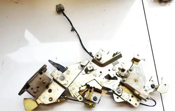 Nissan Quest Rear door lock 825505z000 0892069-a