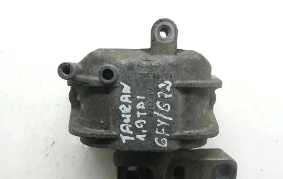 Volkswagen Touran I Engine mount bracket 1K0199262