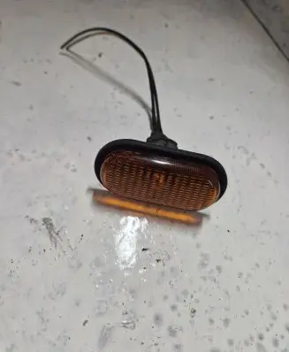 Front fender indicator light