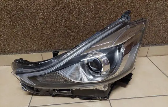 Toyota Prius+ (ZVW40) Headlight/headlamp 4768