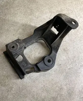 Fender mounting bracket