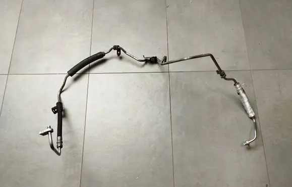 Peugeot 508 Power steering pump mounting bracket 