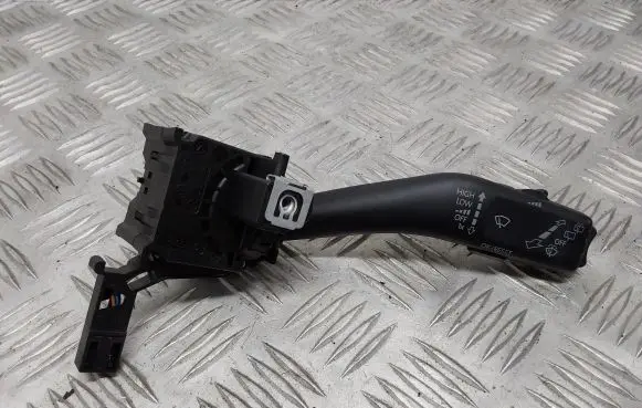 Volkswagen Tiguan Indicator stalk 1K0953519J