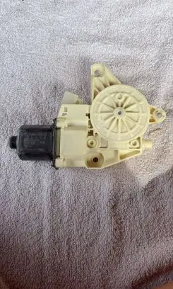 Mercedes-Benz E W212 Rear door window regulator motor A2048200642