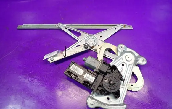 Renault Fluence Front door window regulator with motor 807210014R