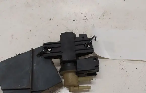 Renault Laguna III Turbo solenoid valve 8200790180
