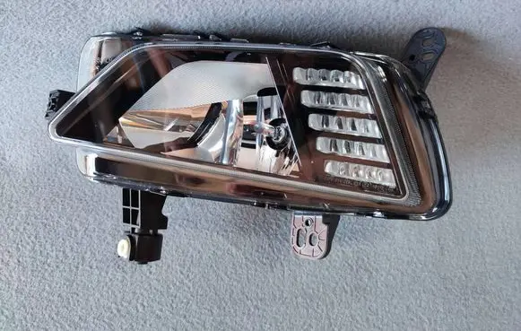 Volkswagen Polo VI Front fog light 2G0941661