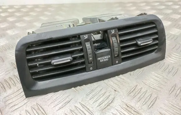 Skoda Fabia Mk2 (5J) Dash center air vent grill 5J0820951