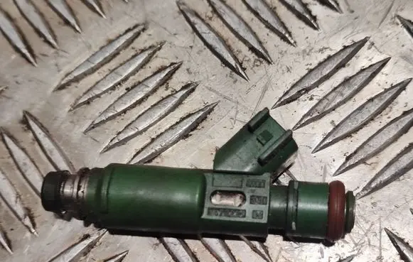 Volvo S60 Fuel injector 9470229