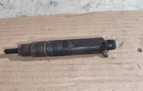 Fuel injector