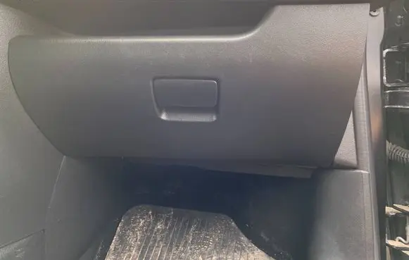 Peugeot 207 Glove box