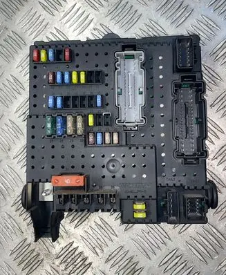 Volvo XC90 Fuse module 8676391 12217799 04W636