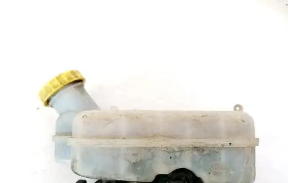 Chrysler Pacifica Brake fluid reservoir 