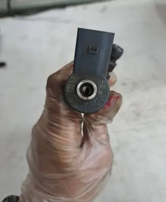 BMW 3 E90 E91 Fuel injector 0445110209