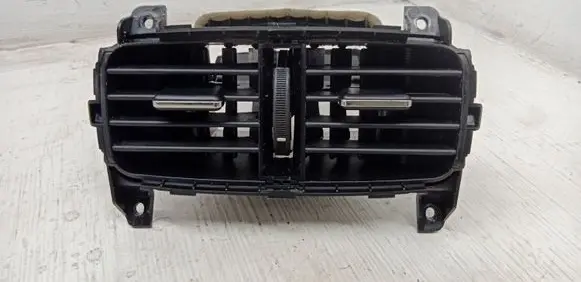 Rear air vent grill