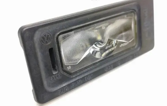 Volkswagen Tiguan Number plate light 5NA943021 E215072