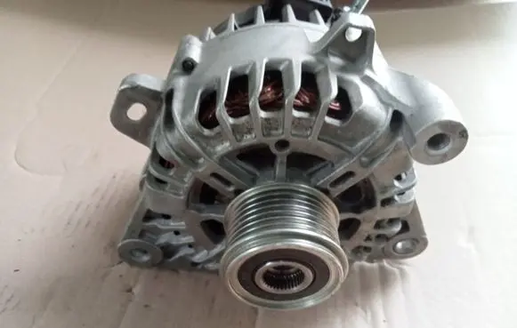 Hyundai ix20 Generator/alternator 373002A8002609674