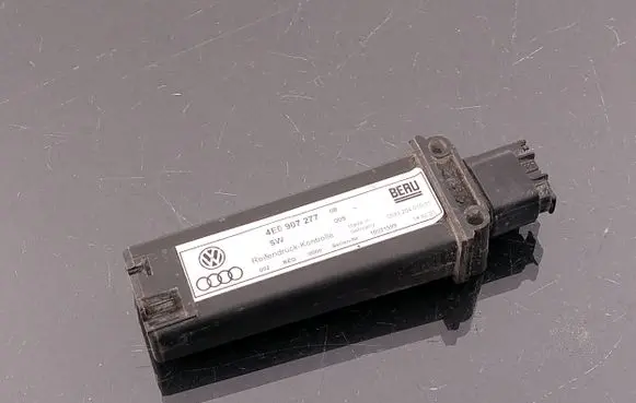 Audi A8 S8 D3 4E Tire pressure sensor 4E0907277