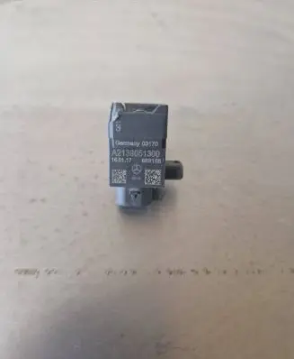 Mercedes-Benz C W205 Airbag deployment crash/impact sensor A2139051300 869108