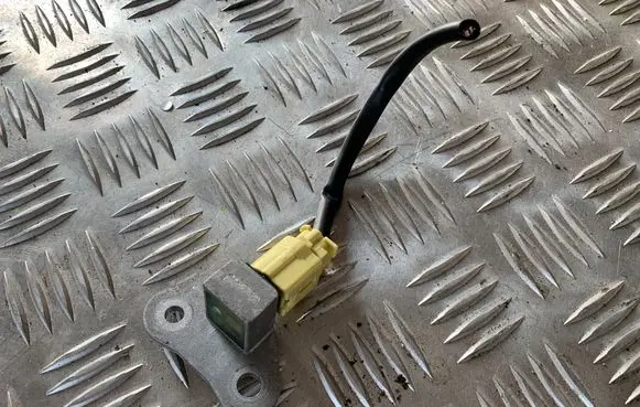 Nissan Qashqai Airbag deployment crash/impact sensor