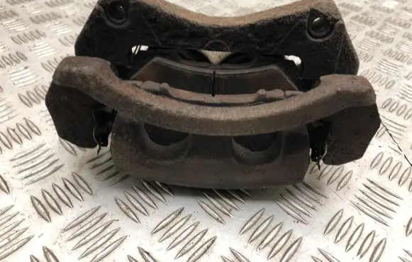 Nissan X-Trail T32 Front brake caliper