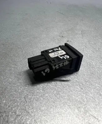Volkswagen Polo Windscreen/window heater switch ---