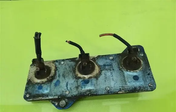 Audi A8 S8 D2 4D Coolant fan relay 893959493C