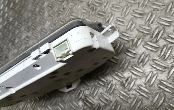 Volvo V50 Speedometer (instrument cluster)