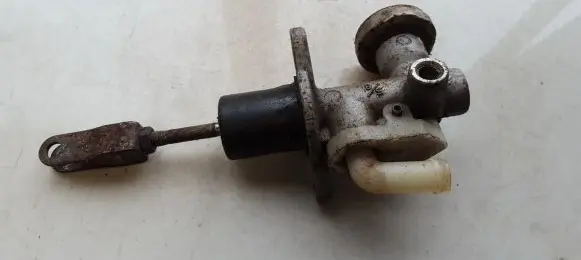 Nissan Almera N16 Clutch master cylinder