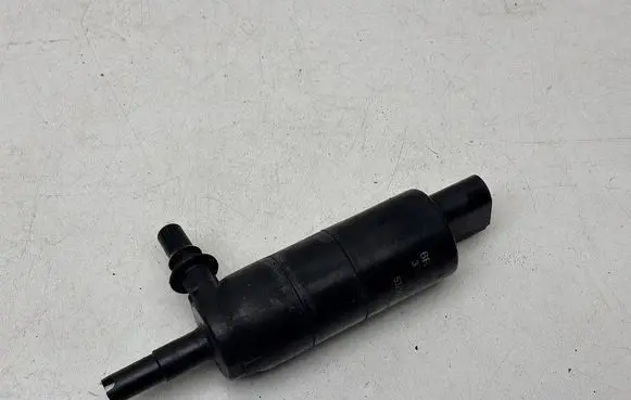 Skoda Octavia Mk3 (5E) Headlight washer pump 6R0955681