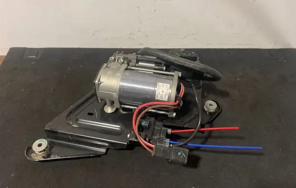 BMW i4 Air suspension compressor/pump 6894450