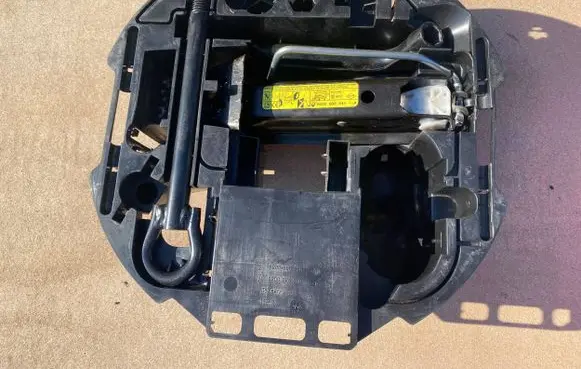 Renault Clio III Tool set 8200696876 8200682541A 605203092