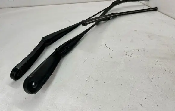 Dodge Hornet Front wiper blade arm 50564304 50564306 68607027AA