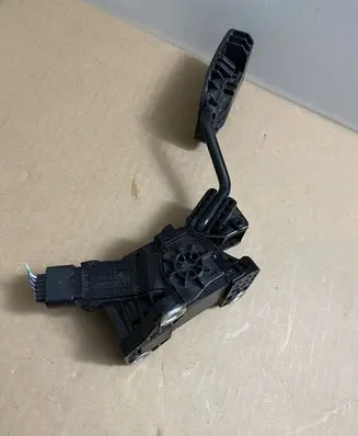 Honda CR-V Accelerator throttle pedal 2700000380