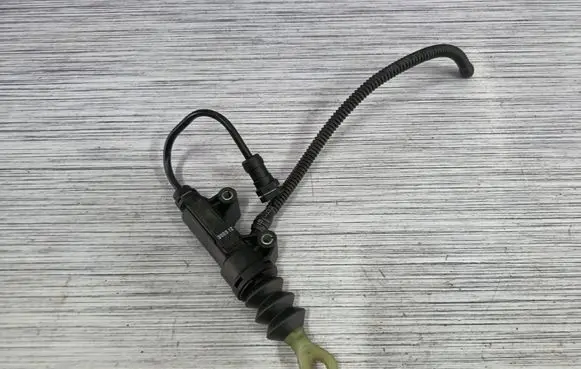 Mini One - Cooper R56 Clutch master cylinder 6758826 6774078 6756441