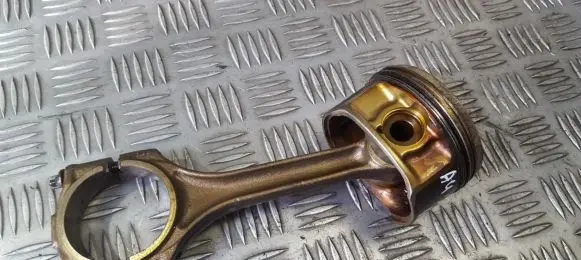 Piston with connecting rod
